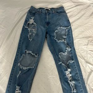 Women’s ripped blue mom jeans. Size 7